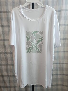 Women's White Short Sleeve Tee with Mint Floral Graphic. Size: XXL